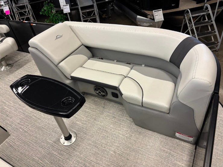 2025-g3-suncatcher-select-20rc-pontoon-image-27