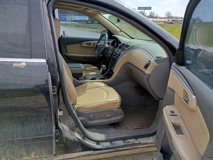 2011-chevrolet-traverse-image-32