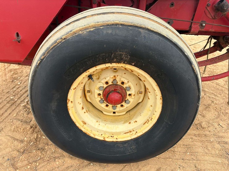 new-holland-326-image-29