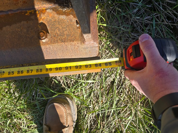 2015-deere-410l-image-16