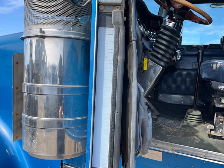 2004-kenworth-w900-image-77