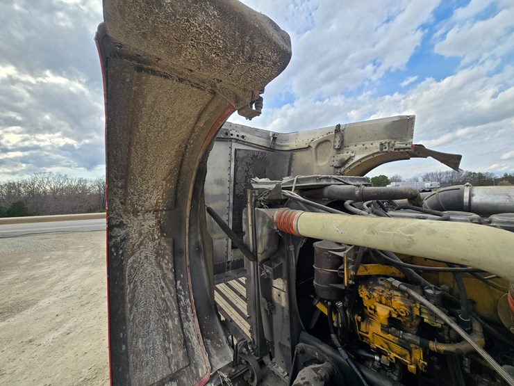 2000-peterbilt-379-image-39