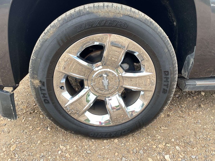 2015-chevrolet-suburban-image-19