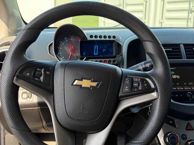 2015-chevy-sonic-lt-image-12