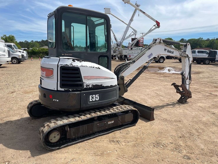 2011-bobcat-e35-image-4