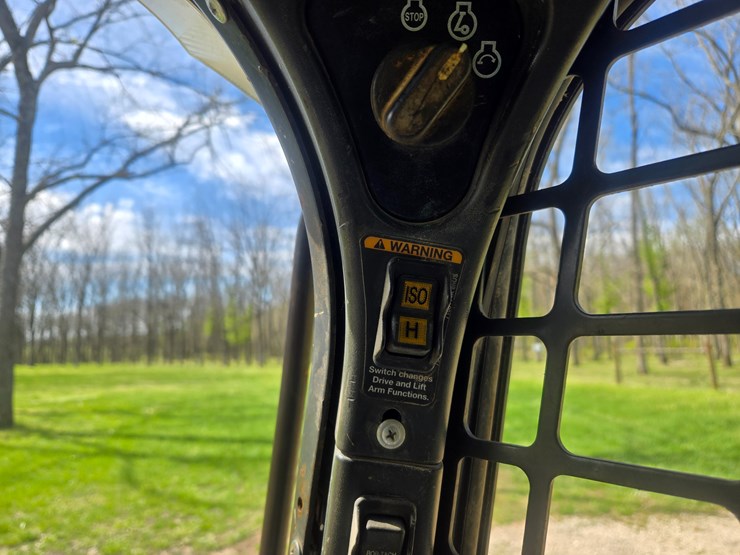 2010-bobcat-t650-image-34