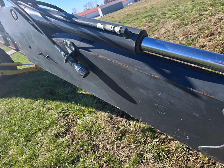 2015-deere-410l-image-64