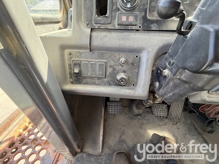 2006-hitachi-eh750-3-image-28