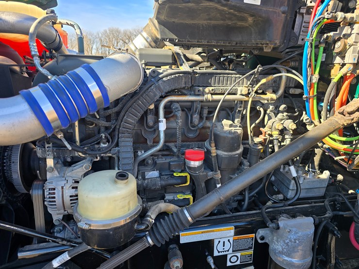 2019-peterbilt-567-image-34