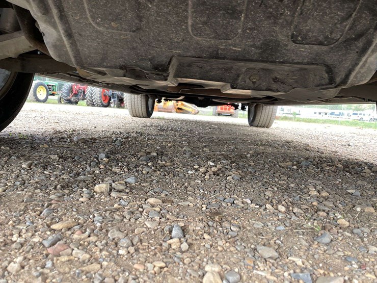 2015-chevrolet-suburban-image-25