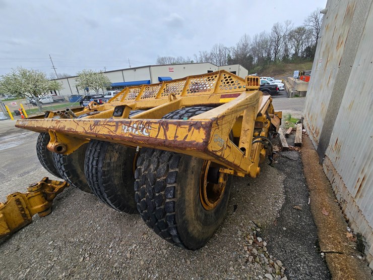 2006-deere-1812c-image-9