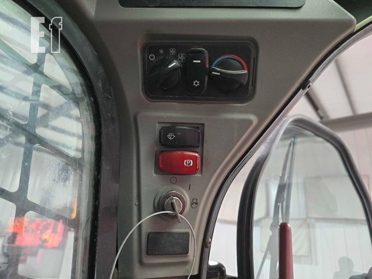 2020-caterpillar-289d3-image-16