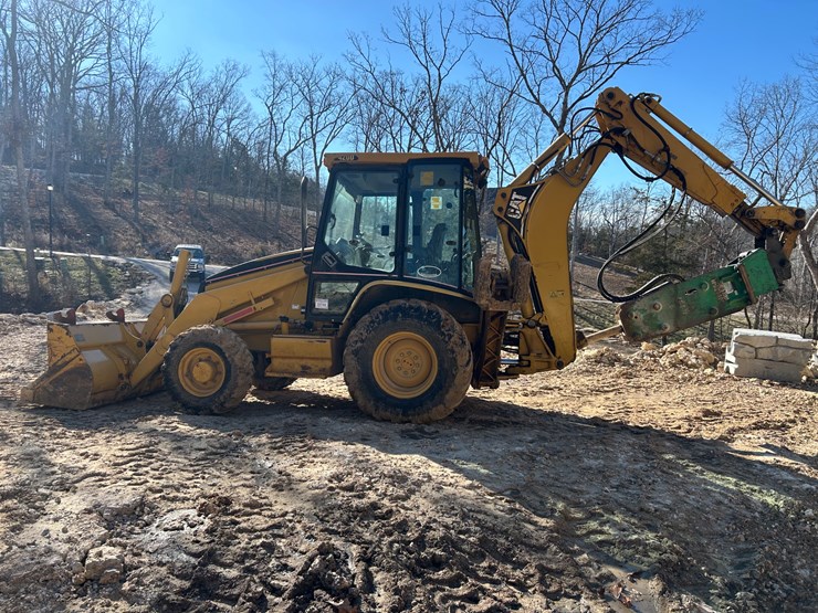 2005-caterpillar-420d-image-4