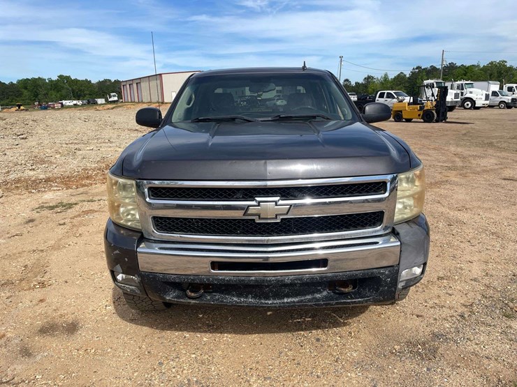 2011-chevrolet-silverado-1500-image-5