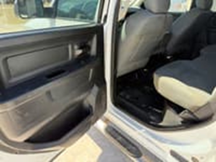 2014-ram-2500-tradesman-image-23