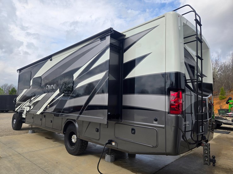 2020-ford-f550-image-9