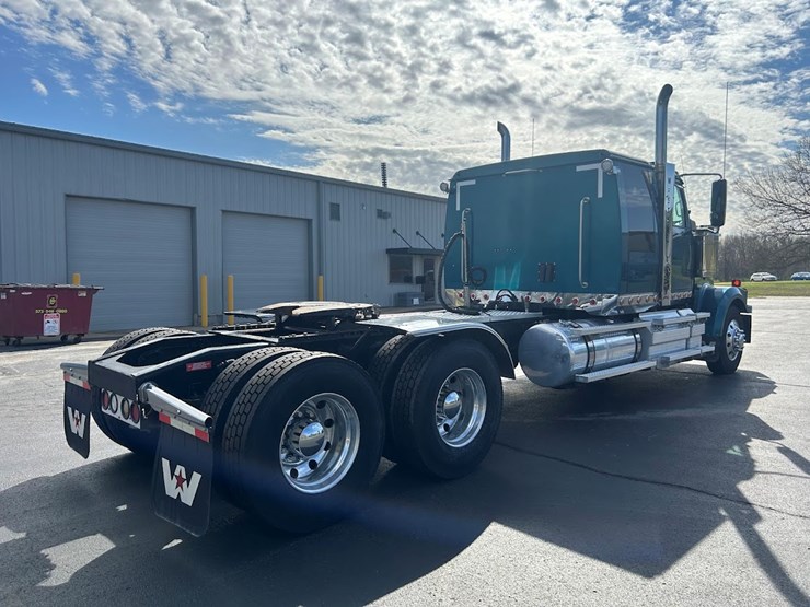 2022-western-star-4900-image-6