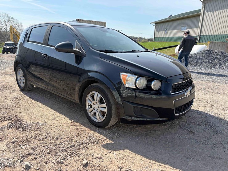 2015-chevy-sonic-lt-image-3
