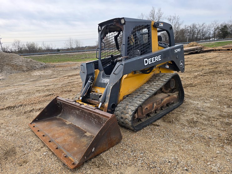 2013-deere-329d-image-3