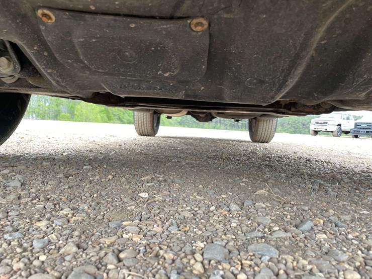 2011-nissan-frontier-sv-image-25