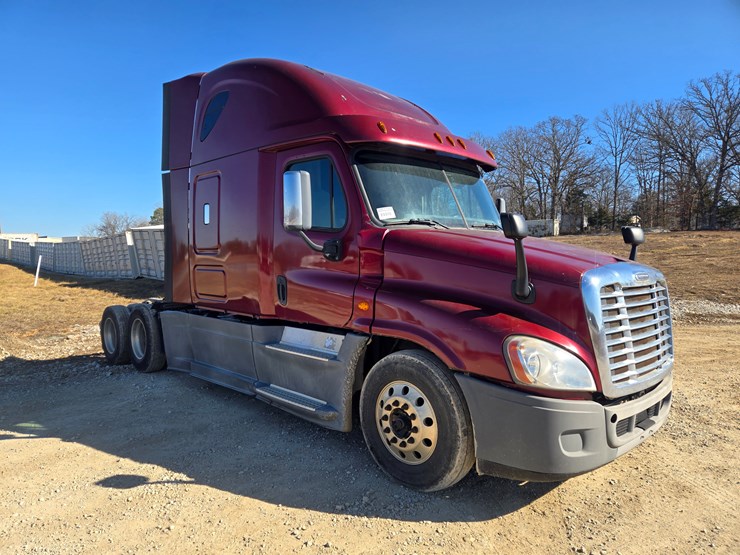2014-freightliner-cascadia-125-image-26
