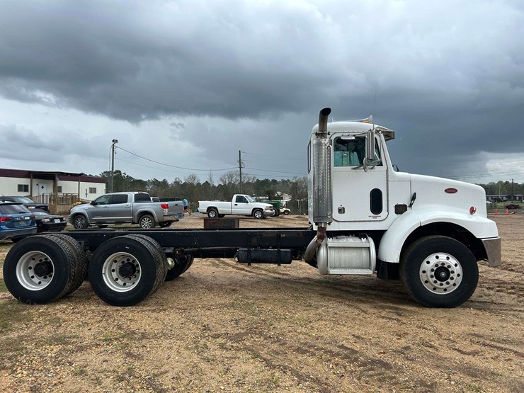 2001-peterbilt-330-image-4