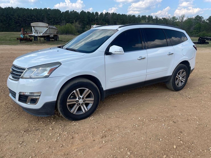 2017-chevrolet-traverse-image-1