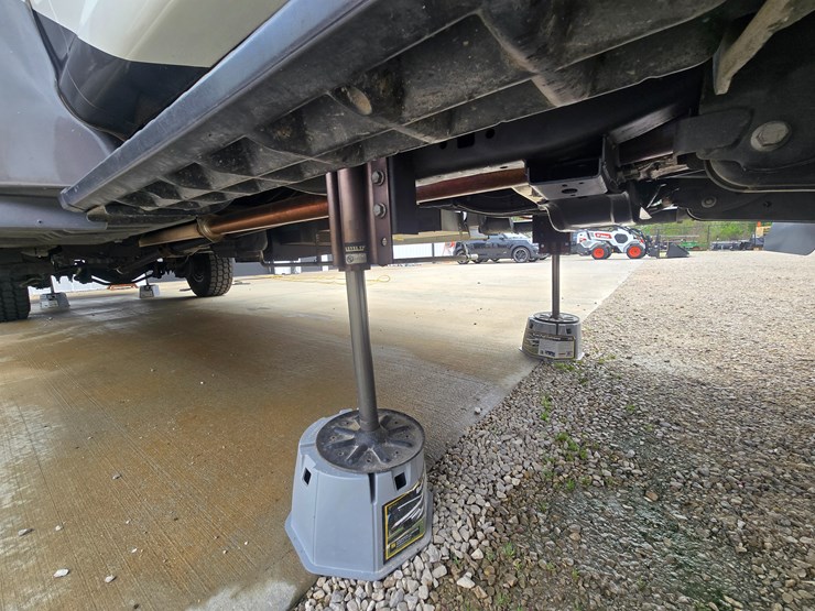 2020-ford-f550-image-123