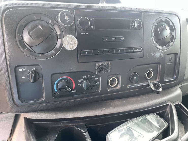 2011-ford-cargo-image-13