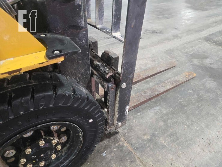 2019-caterpillar-gp25n-image-11