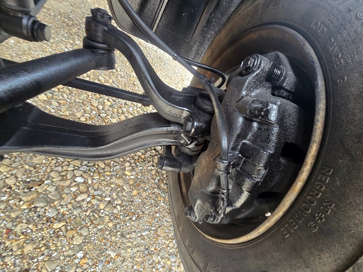 2010-freightliner-m2-106-image-39