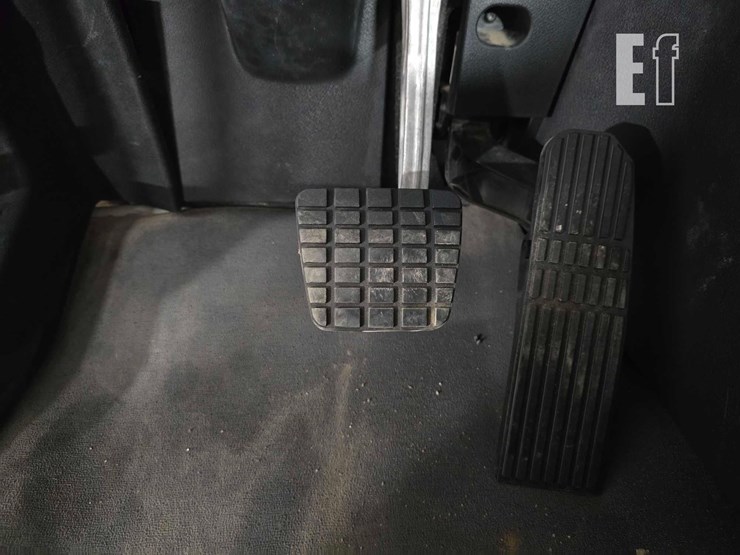 2020-freightliner-cascadia-126-image-11