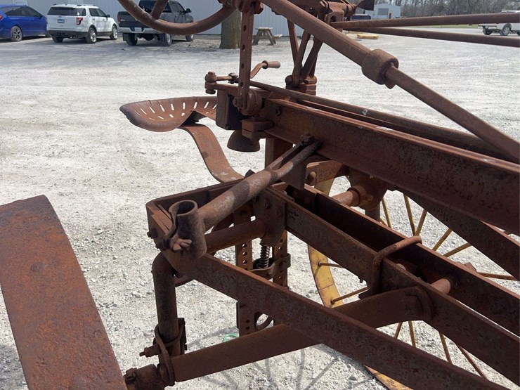 moline-universal-image-26