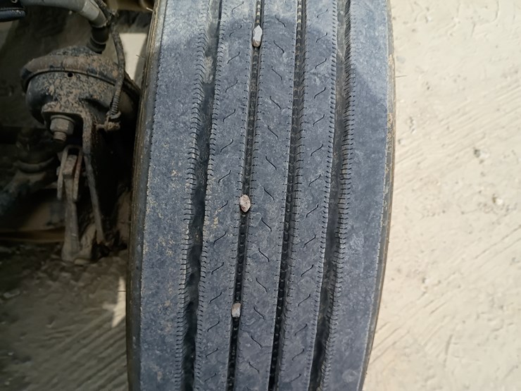 2009-freightliner-cascadia-125-image-126