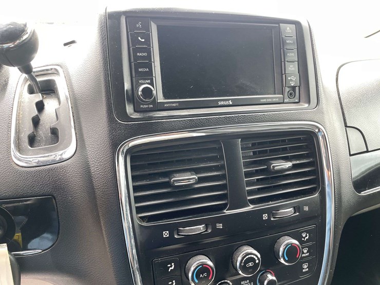 2019-dodge-grand-caravan-sxt-image-13