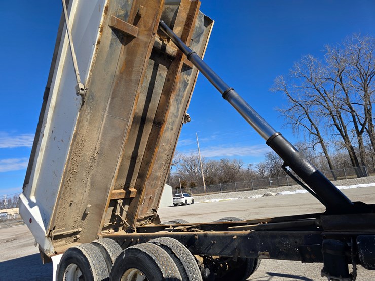 2001-mack-rd688s-image-66