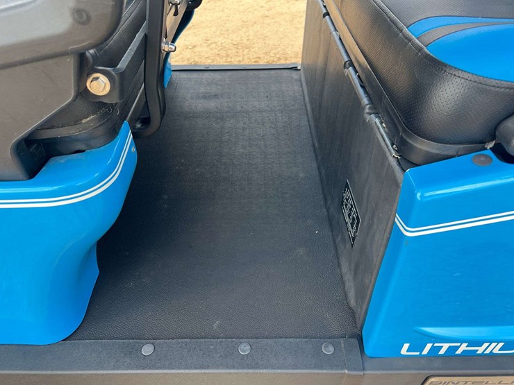 2023-bintelli-6-seater-electric-golf-cart-w/-on-board-charger-(186-miles-showing)-image-17