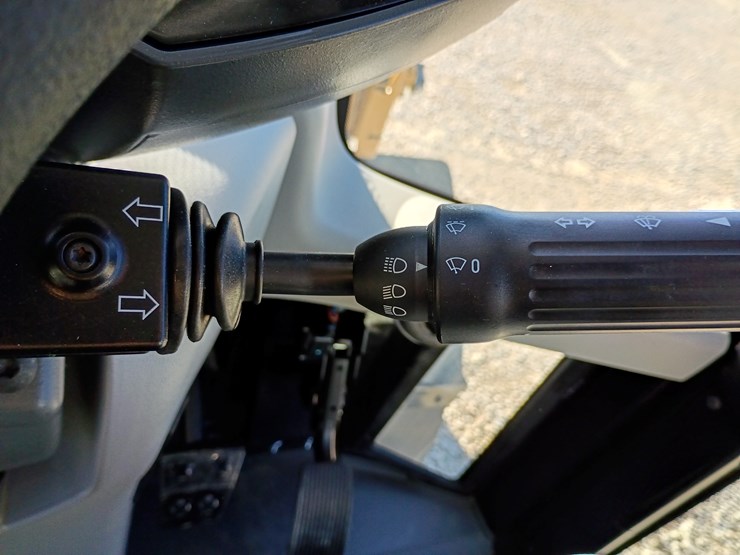 2023-caterpillar-910-image-49