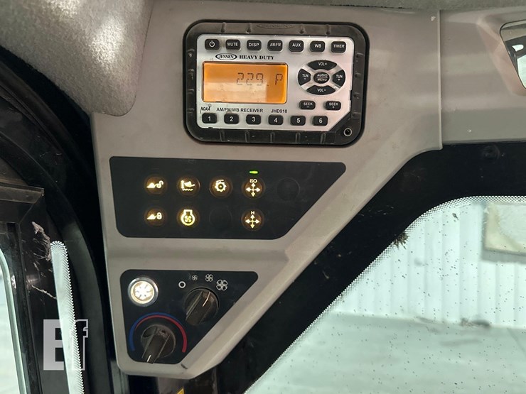 2021-jcb-3ts-8t-image-19