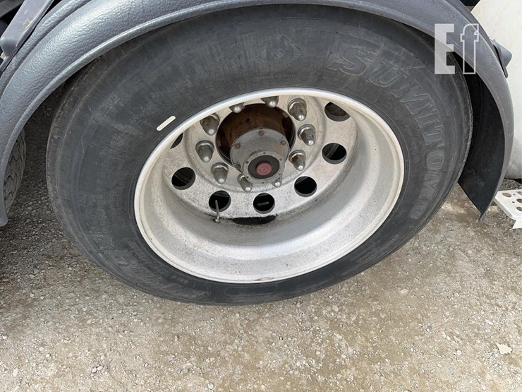 2005-kenworth-t800-image-22