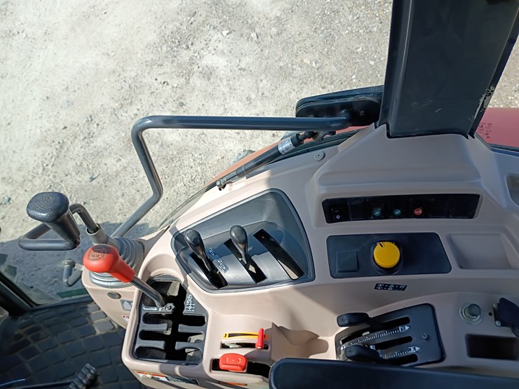 2019-kubota-m7060-image-36