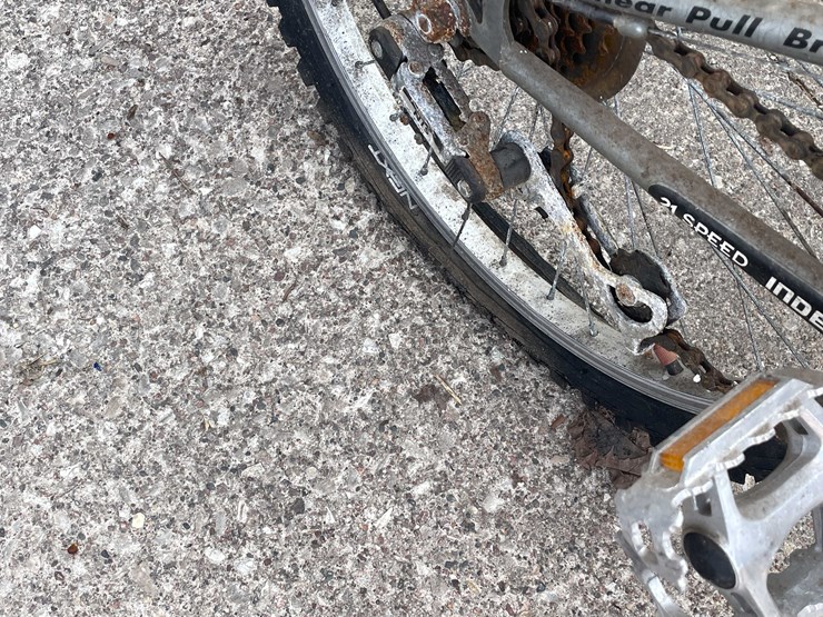 #7073-•-(3)-bikes-(o4)-image-23