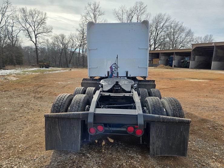 2014-peterbilt-389-image-17