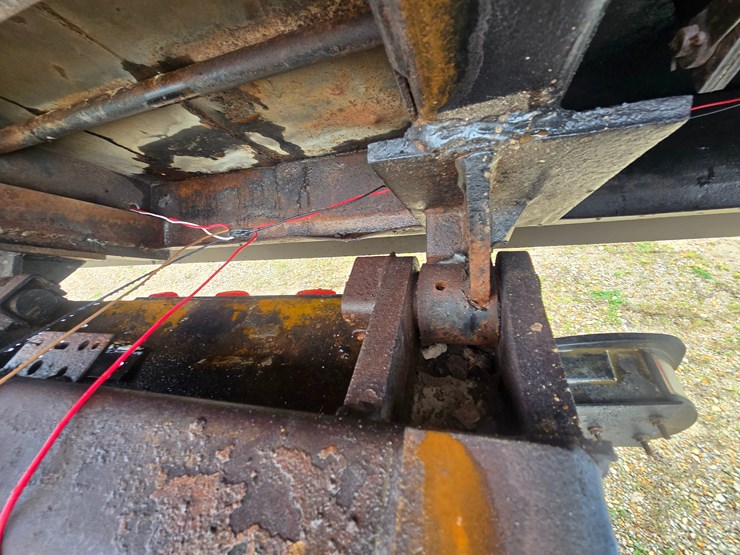 2012-freightliner-m2-106-image-63