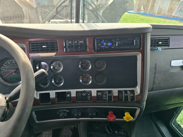 2007-kenworth-w900-image-57