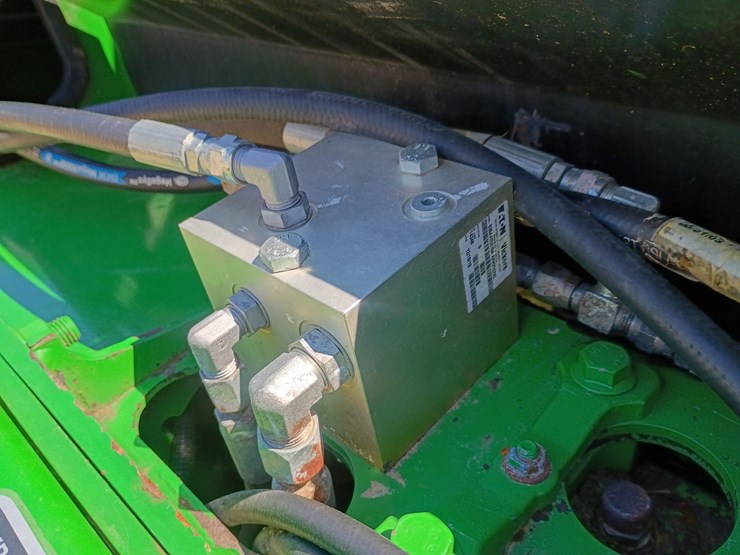 2023-john-deere-450m-image-16