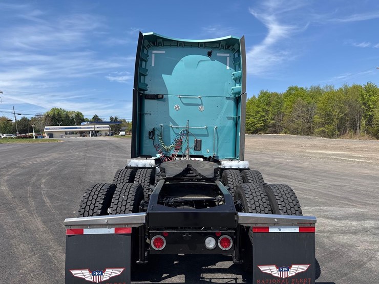 2023-peterbilt-579-image-5