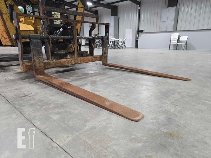 2014-caterpillar-tl1055c-image-10