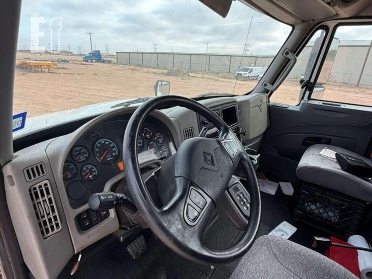 2018-international-durastar-4400-image-13