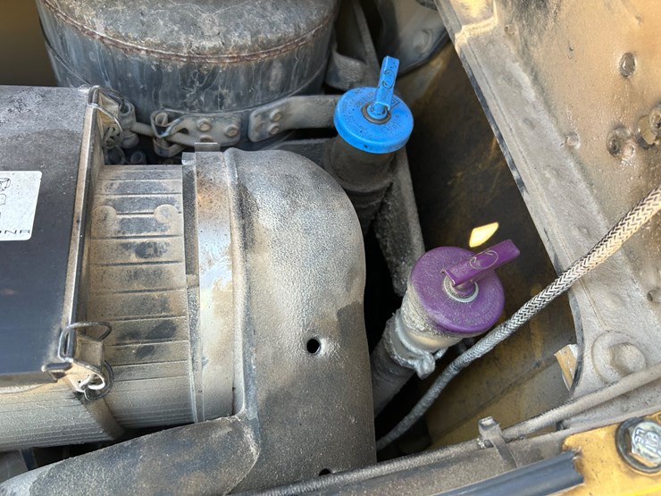 2005-caterpillar-420d-image-43